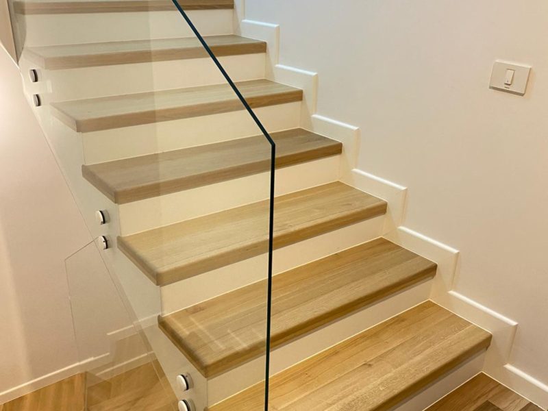 Scari din lemn masiv la comanda (8)